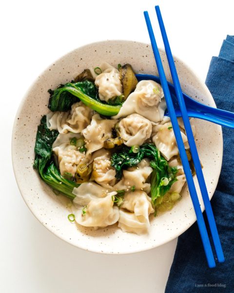 Do you like your wonton soupy or crunchy? Hatch green chile wonton two ways! #greenchile #wonton #hatchchile