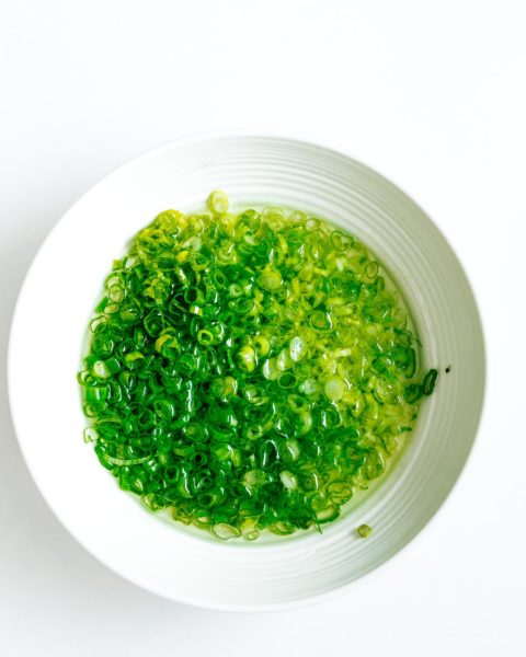 Super simple and satisfying Hainanese chicken rice: juicy steamed chicken and ginger garlic rice cooked in the same pot. It’s what you want for dinner, right now! #hainanesechickenrice #chickenrice #recipes #dinner #onepot #easy #chickenrecipe #rice #chickenandrice