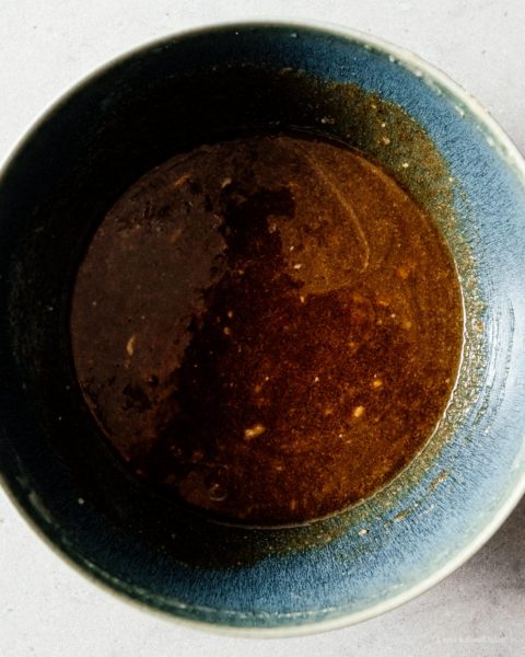 Discover ALL the crispy edges, soft and gooey chocolate, and brown sugar goodness in this vegan chocolate chip cookies recipe. #vegan #chocolatechip #chocolate #chocolatechipcookie #recipe #recipes #veganrecipe