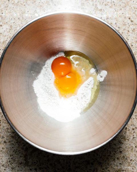 Fresh pasta at home is easier than you think. This easy almost-no-work recipe will show you how to make pasta as good as the fancy Italian place in town. | www.iamafoodblog.com