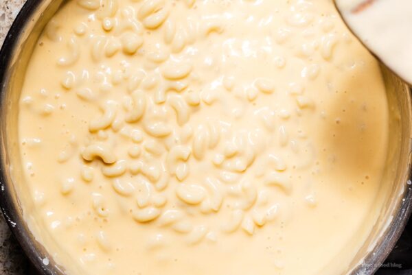 adding macaroni to velveeta sauce | www.iamafoodblog.com