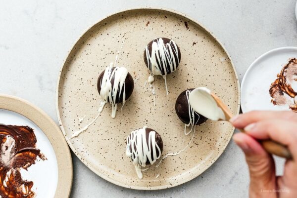 hot chocolate bombs | www.iamafoodblog.com